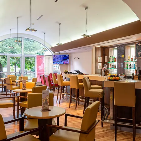 Castrum فندق Székesfehérvár